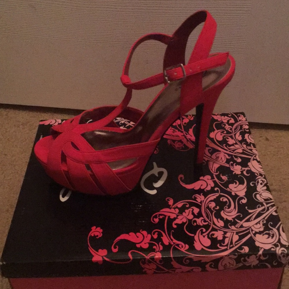 Red pumps - Picture 4 of 5